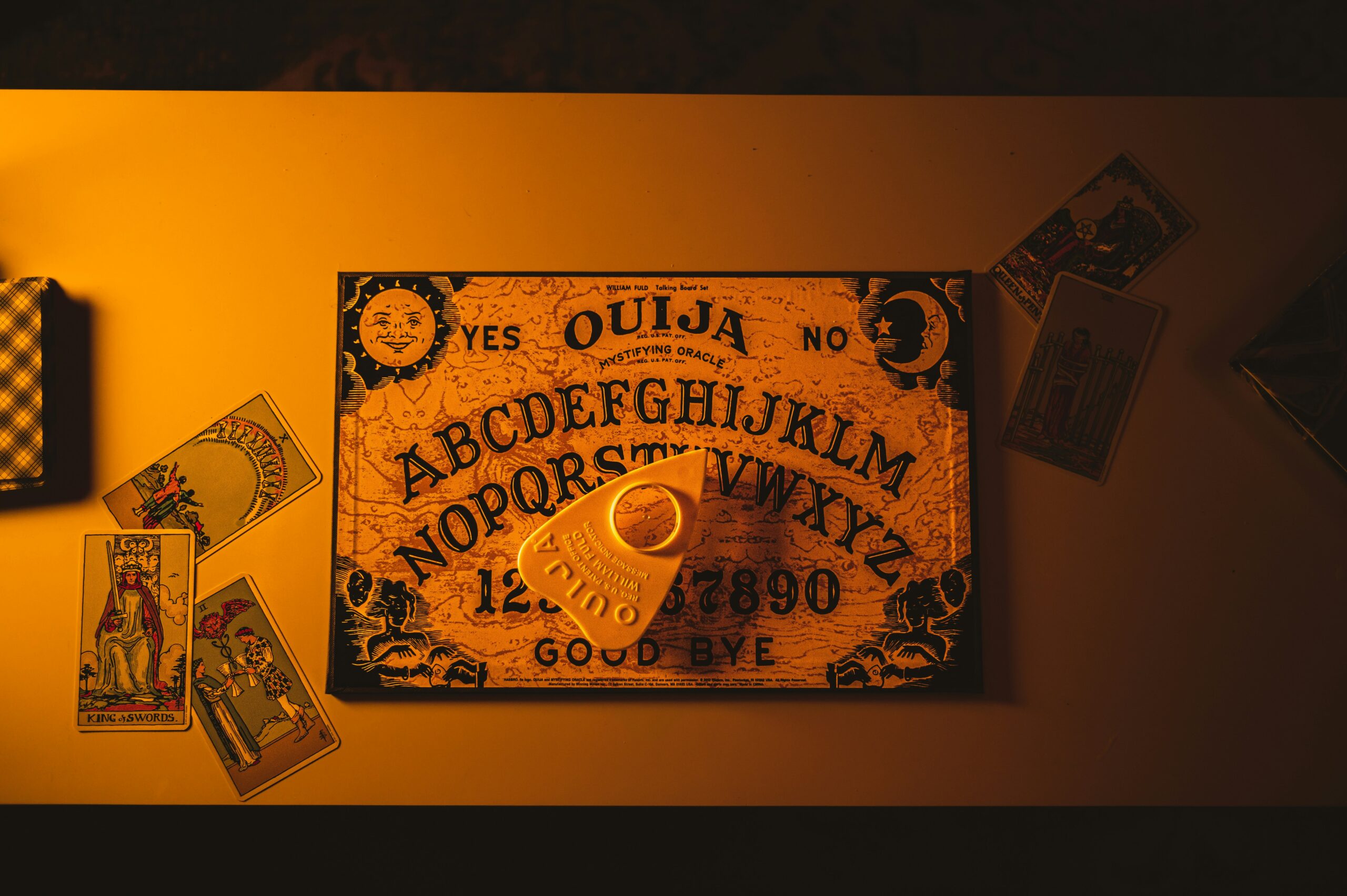 a picture of a key and some cards on a table